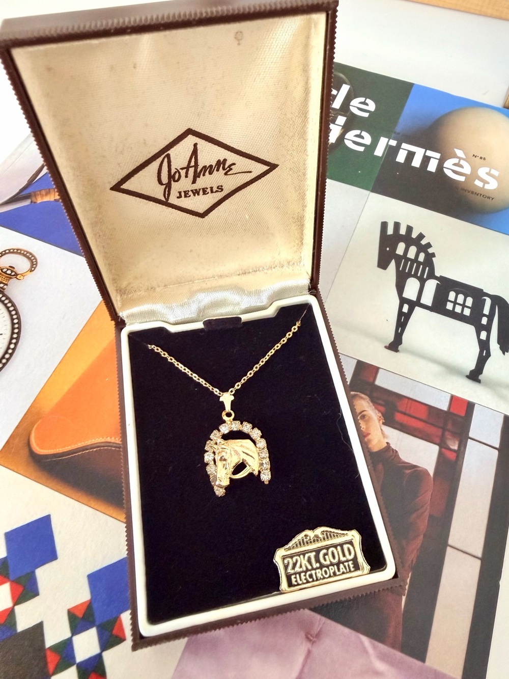 Vintage 22k Gold Plated Horseshoe Pendant Necklace